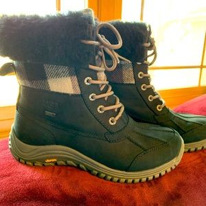 New Ugg Adirondack II Plaid Snowboots